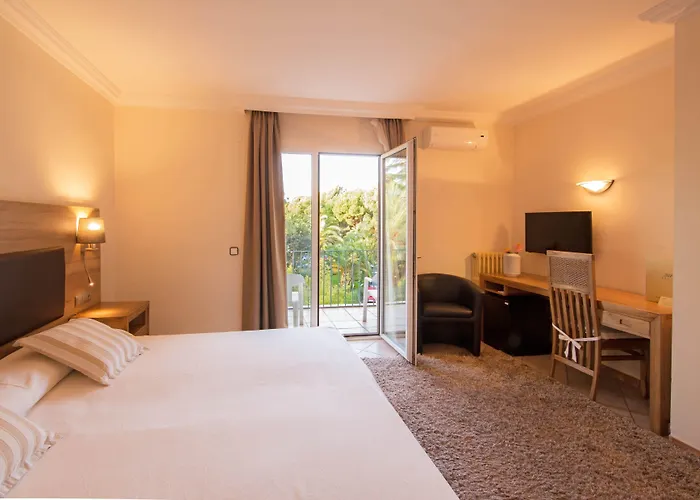 Cap Roig & By Brava 4* 普拉加德阿罗